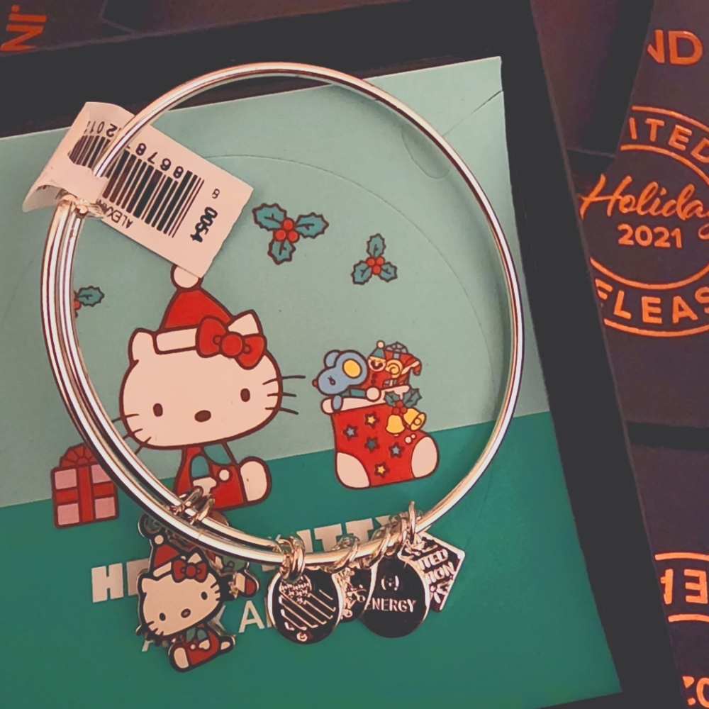 Alex and Ani HELLO KITTY HOLIDAY DUO Charm Bangle Bracelet NEW IN BOX